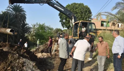 إصلاحات عاجلة بخط طرد الصرف الصحي بقباح بالأقصر دون انقطاع المياه