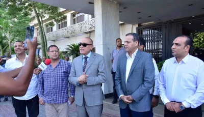 تقديرا لجهودهم فى إنجاح الزيارة الملكية.. محافظ الأقصر يكرم عمال النظافة: “أنتم أبطال”