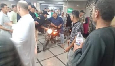جدل بعد انتشار صورة مريض يدخل الاستقبال بدراجة نارية في مستشفى بنها الجامعي| بث مباشر