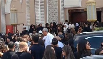 انهيار مريم عامر منيب خلال تشييع جثمان خطيبها عمرو ستين بمسجد الشرطة|بث مباشر