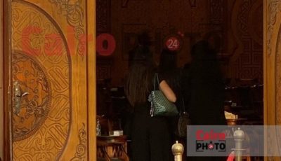 وصول مريم عامر منيب إلى مسجد الشرطة لتلقي واجب العزاء في خطيبها عمرو ستين| بث مباشر