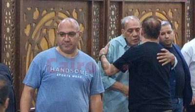 منير مكرم وصبري فواز أول الحضور في عزاء شقيقة الفنان أحمد صيام