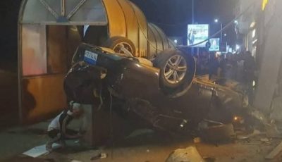 عودة الحركة المرورية بعد انقلاب سيارة ملاكي على كورنيش الإسكندرية| بث مباشر