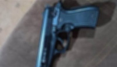 خدها من طالب.. الداخلية تكشف تفاصيل ترهيب مدير مدرسة لأولياء أمور باستخدام مسدس| بث مباشر