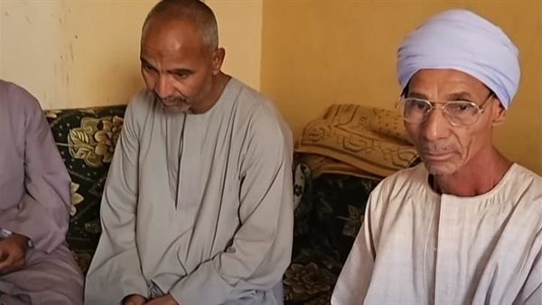 أسرة مؤذن لقي مصرعه على يد أقاربه في قنا: غدروا به وهو رايح يحل مشكلة