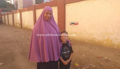 أعز من الولد ولد الولد.. جدة تصطحب حفيدها للحضانة بأول أيام العام الدراسي بكفر الشيخ