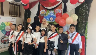 بالبلالين والشوكولاتة.. مديرة مدرسة تستقبل الطلاب فى أول يوم دراسة ببورسعيد