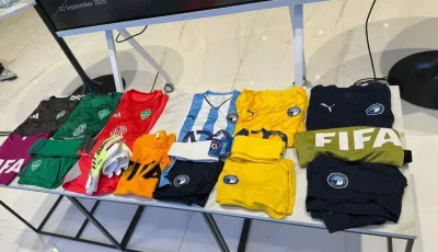 بيراميدز بقميصه الأساسي وأهلي جدة بالأخضر الكامل في مباراة كأس القارات الثلاث