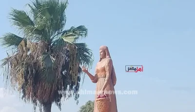 “اللي سرق الفراولة يرجعها”.. تمثال “الفلاحة المصرية” يثير موجة جدل بالإسماعيلية