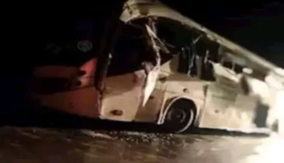 وفاة 3 أشخاص وإصابة 34 آخرين إثر انقلاب أتوبيس بصحراوي الأقصر