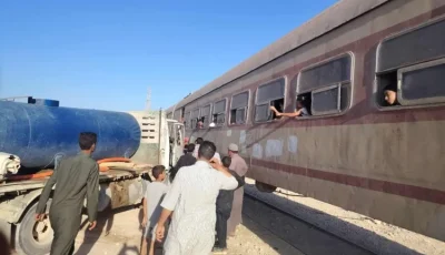 بمحطة الضبعة .. قطار مطروح يصطدم بسيارة لنقل المياه وهروب السائق
