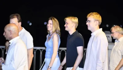 سياح ألمان يظهرون على كورنيش النيل ببنى سويف.. ما هو السبب؟