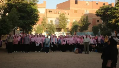 خروج قبل الموعد الرسمي.. إنهاء خدمة عامل ببني سويف حمل تلميذة أعلى الباب الحديدي للمدرسة