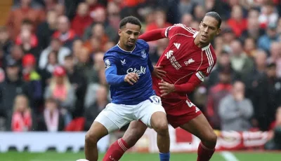 ليفربول يضرب إيفرتون بثنائية نظيفة في الشوط الأول