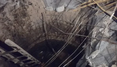 نجاة طفل من الموت بعد سقوطه في بئر صرف صحي بالفيوم