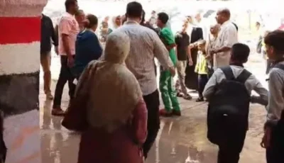 واقعة مهينة للتعليم.. معلم يتعرض للضرب بـ«الشبشب» أمام الطلاب داخل مدرسة عمر مكرم